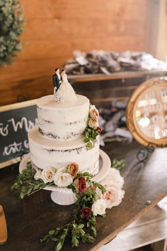 wedding cake at esser estate wedding