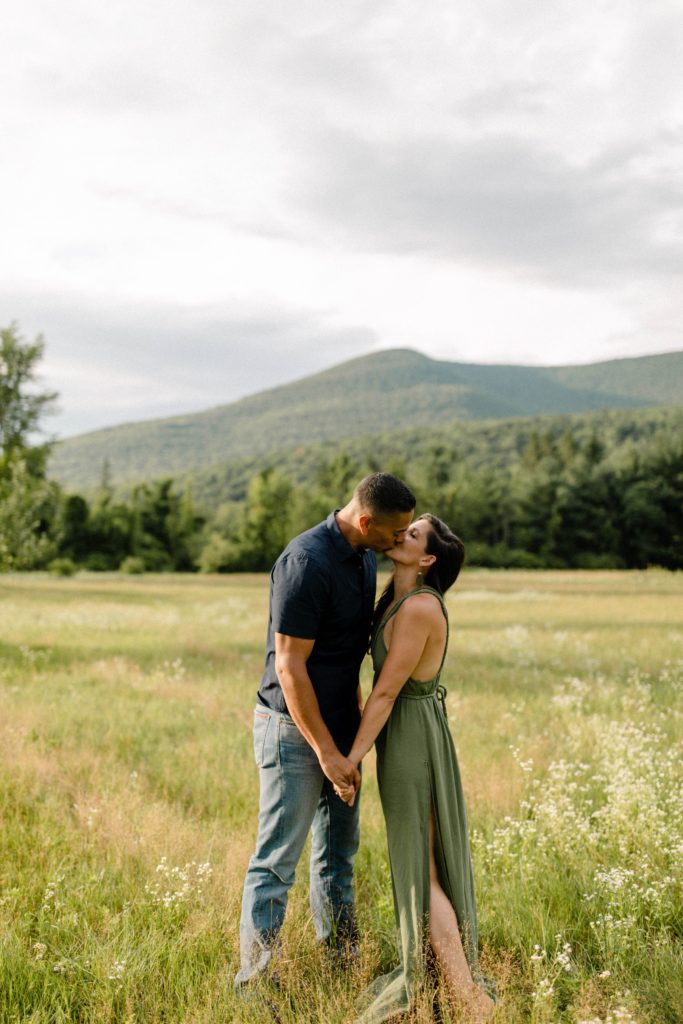 couple kissing in front of mountain in woodstock