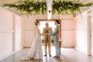 helpful tips for wedding ceremony photos