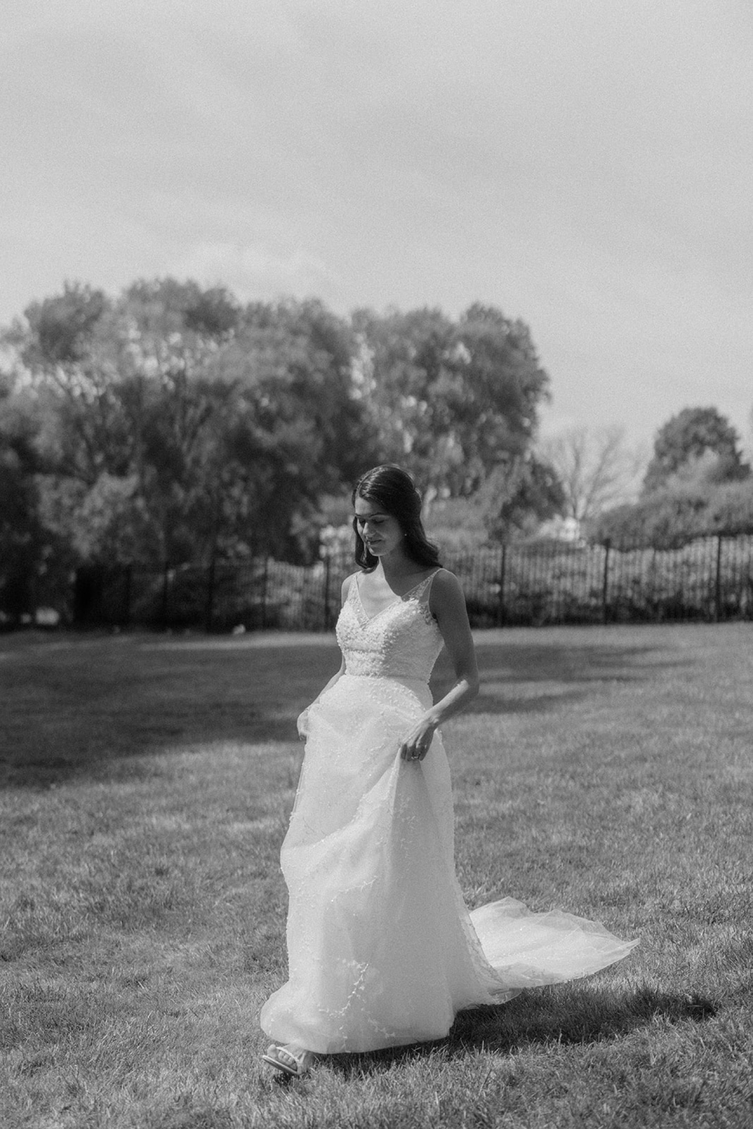 bride walking to first look outside backyard