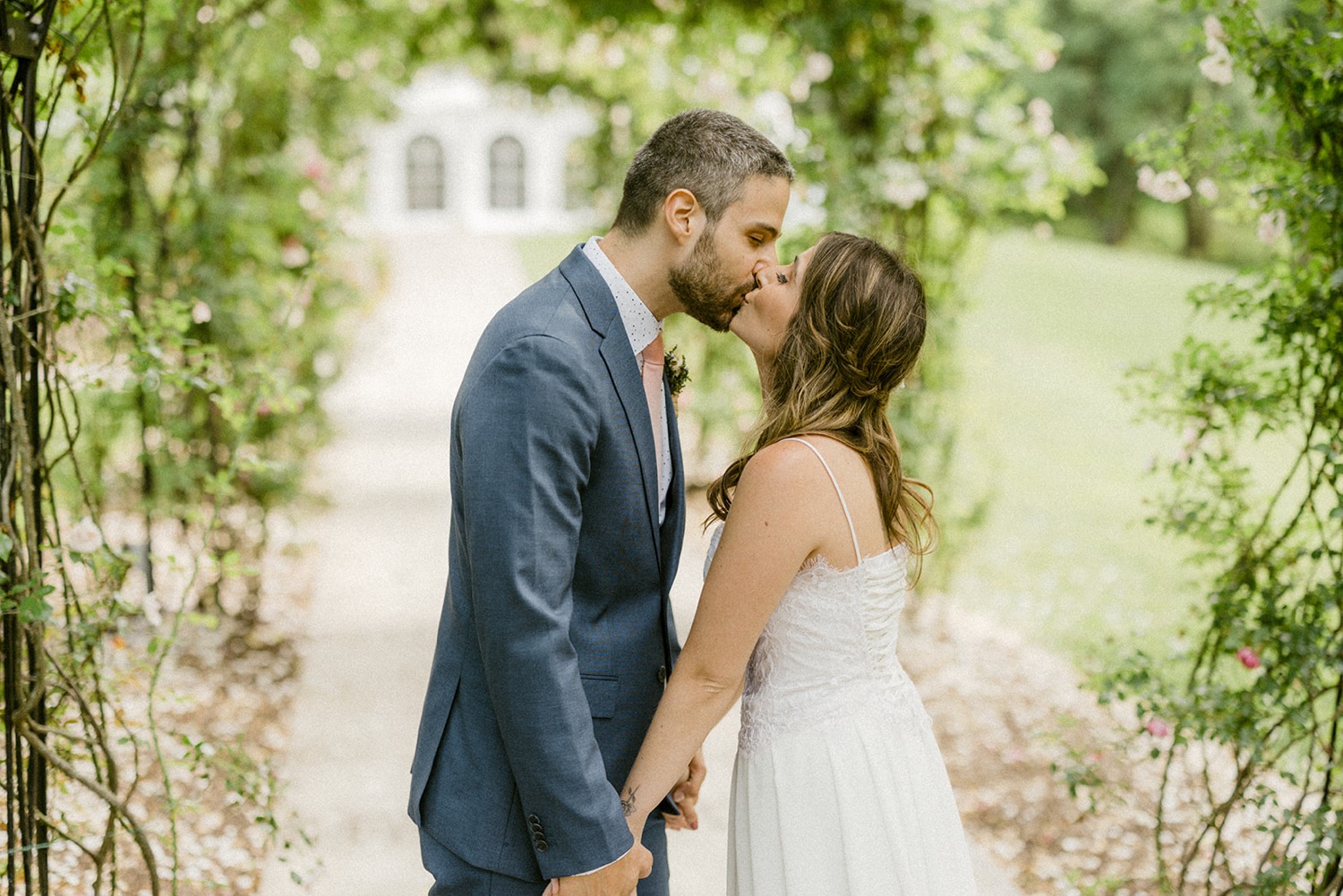 couple kissing first look moonstone manor wedding session