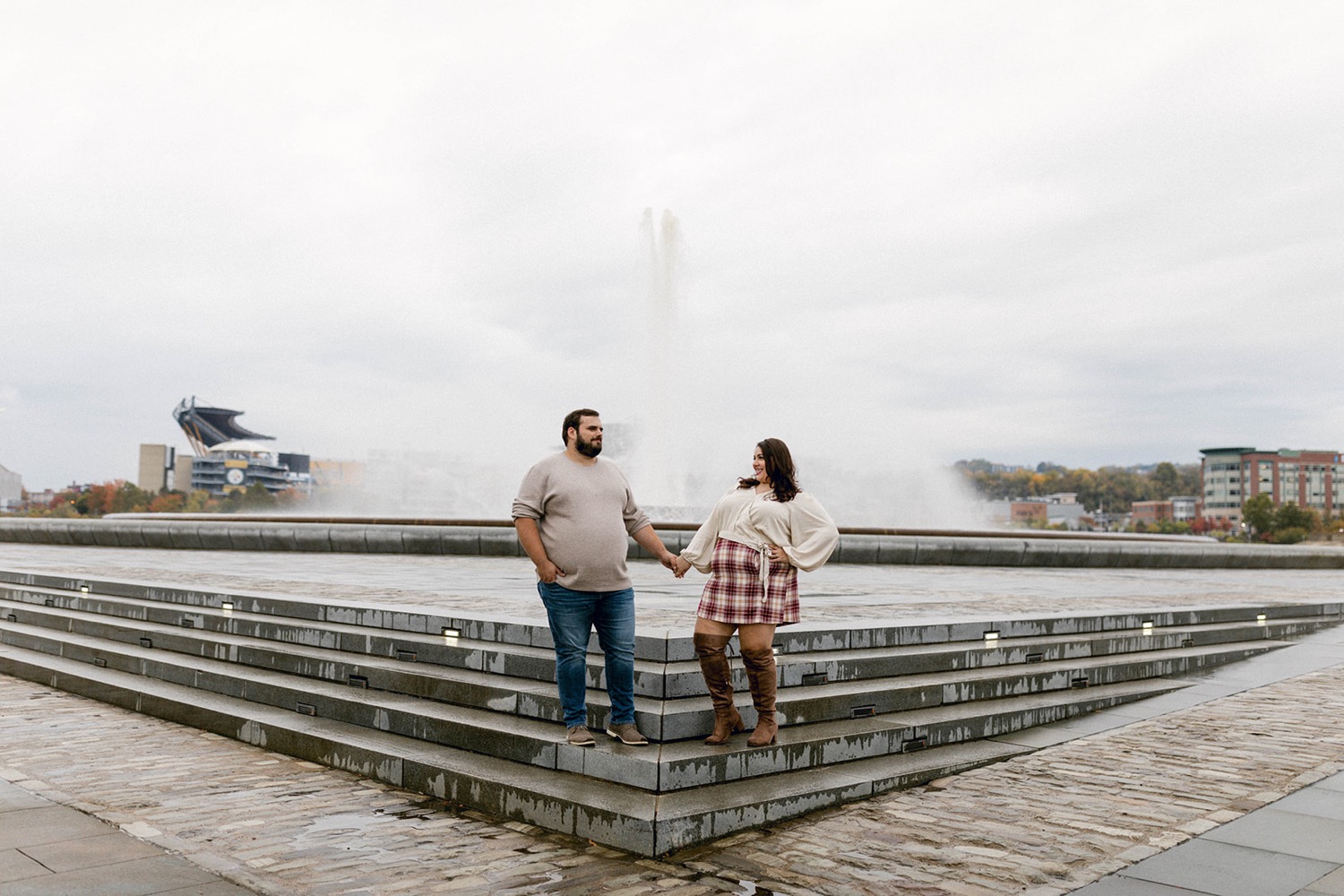 pittsburgh fountain engagement session couple