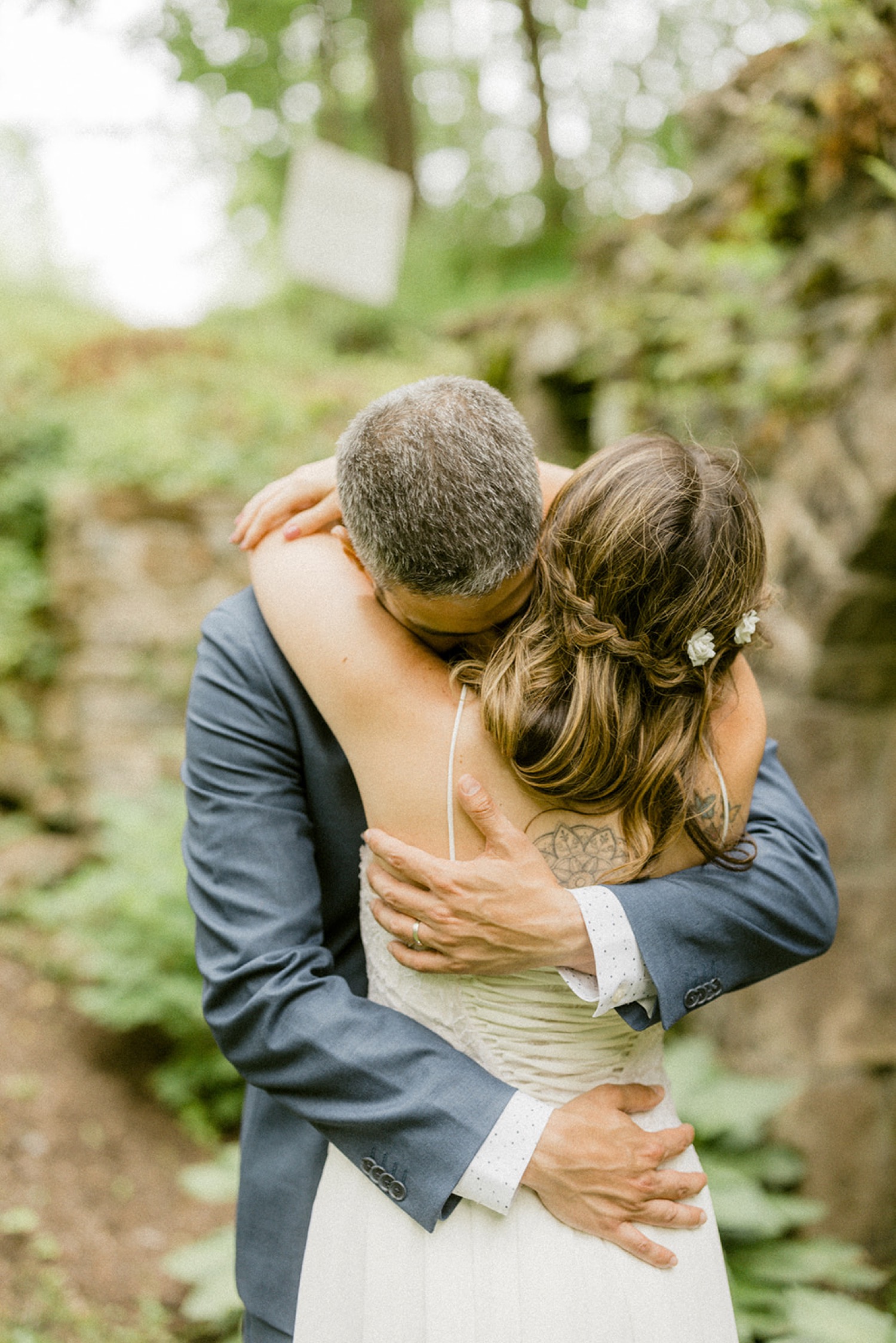 couple hugging outdoor wedding session