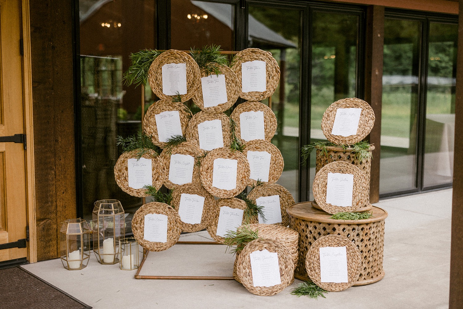 woven baskets wedding table seating chart