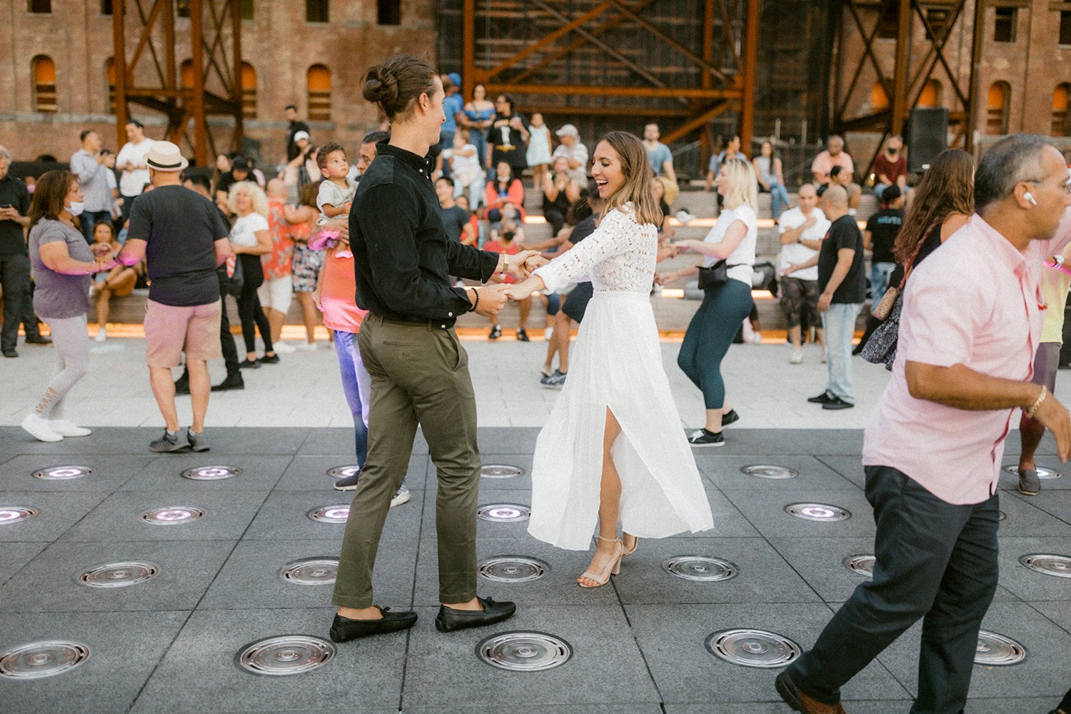 couple dancing on sidewalk brooklyn